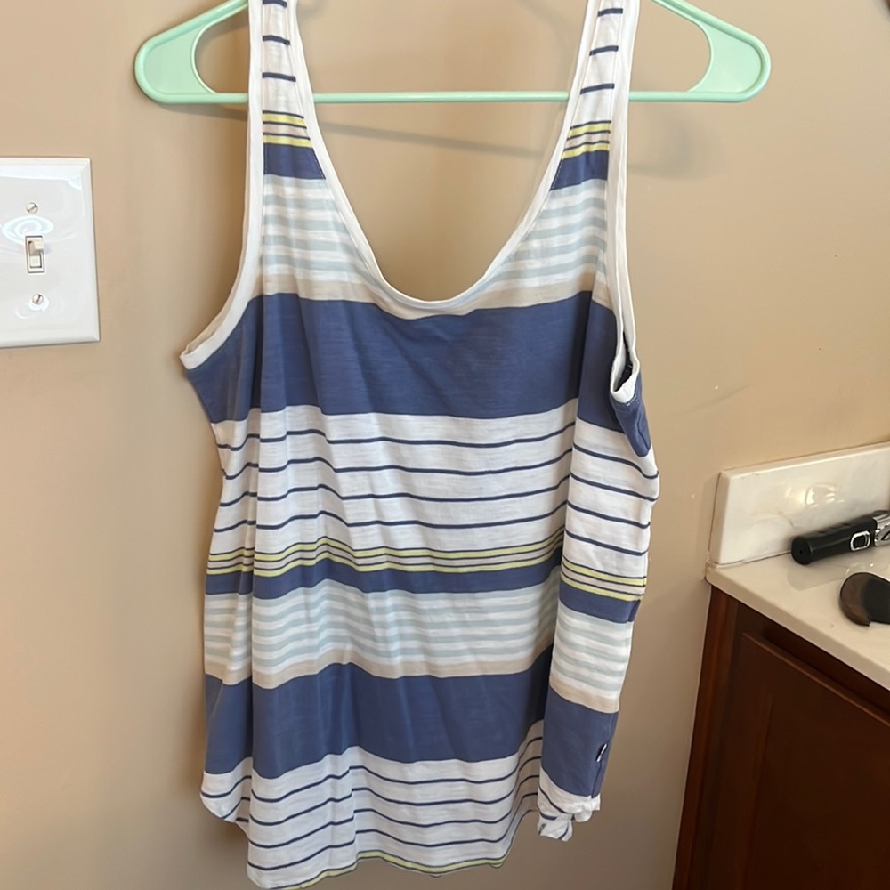 Like new striped Levi’s tank